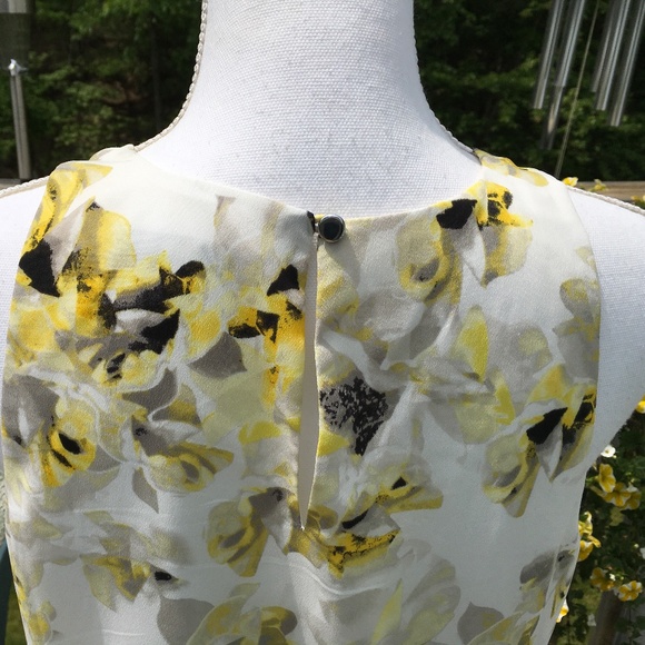 DKNYC size S sleeveless floral asymmetrical top in yellow and black on ivory - Picture 4 of 8